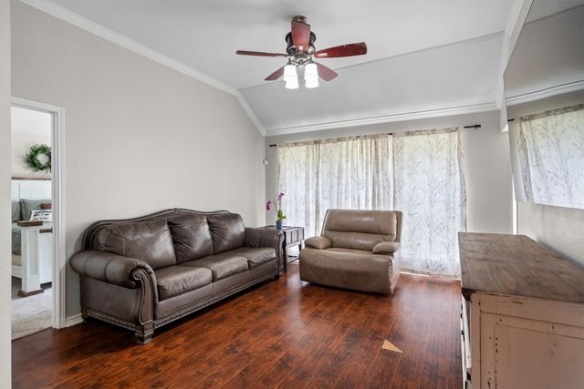 115 S Blue Bonnet Circle, Justin, TX 76247