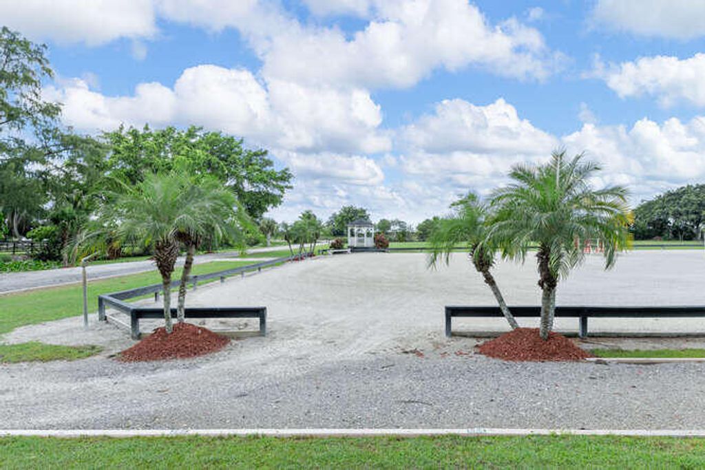 Image 16 of property listing at 13471 60th Street S, Wellington, FL 33449