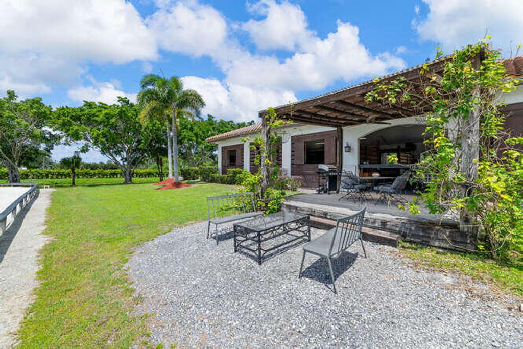 Image 18 of property listing at 13471 60th Street S, Wellington, FL 33449