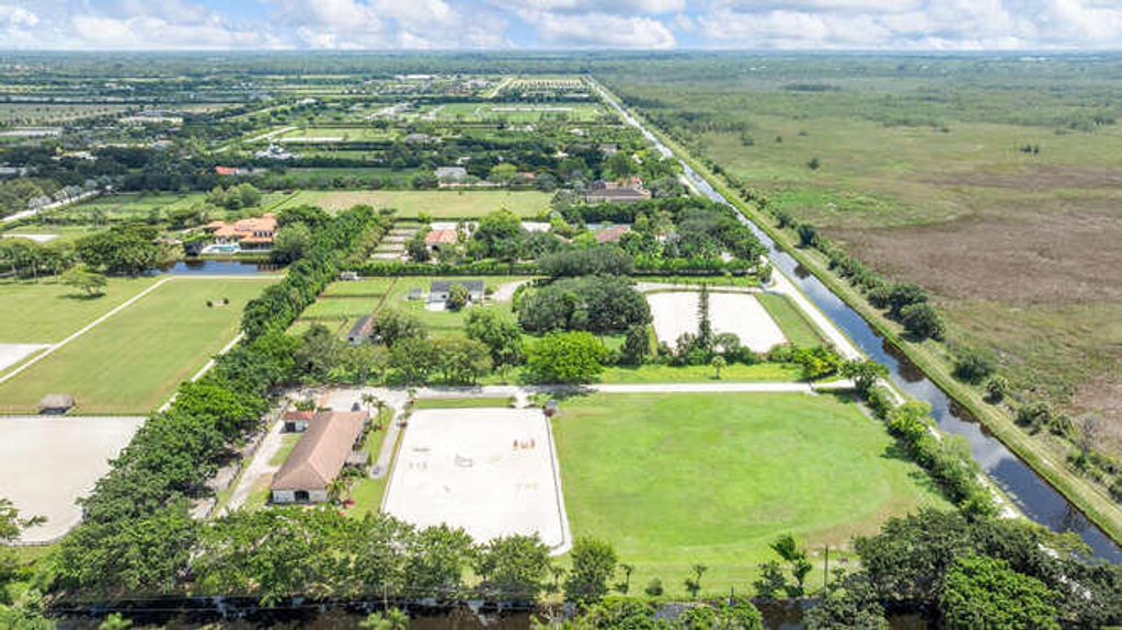 Image 19 of property listing at 13471 60th Street S, Wellington, FL 33449