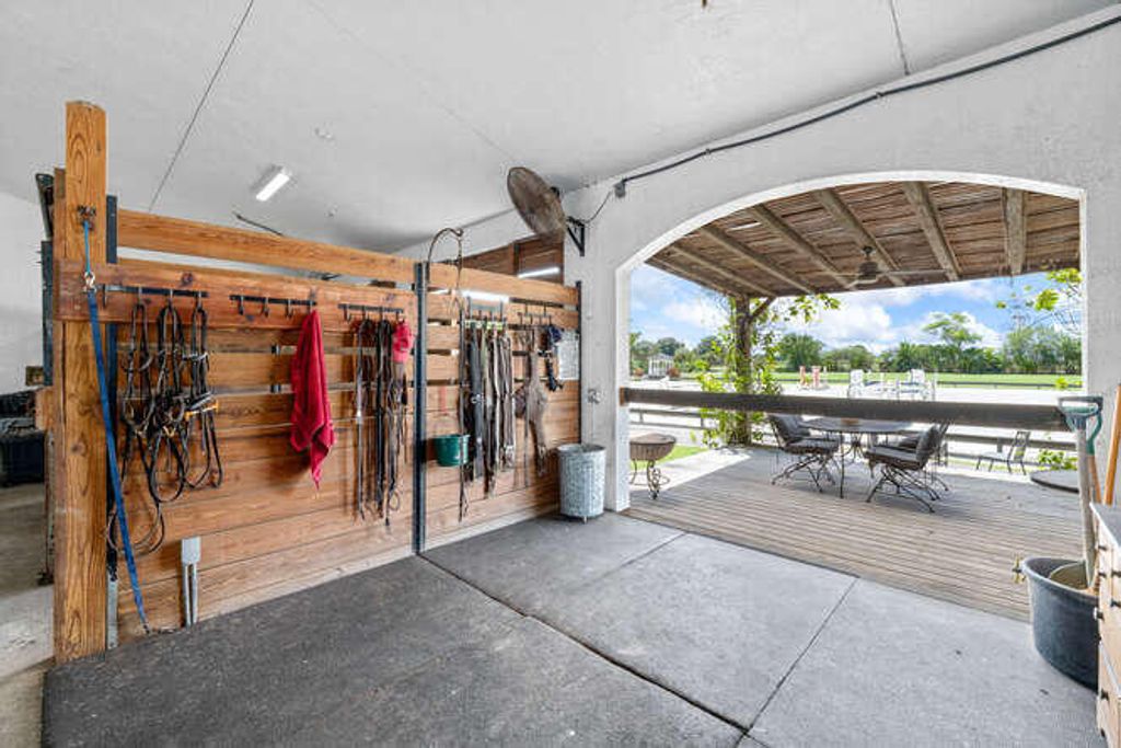 Image 7 of property listing at 13471 60th Street S, Wellington, FL 33449