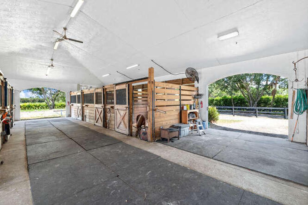 Image 8 of property listing at 13471 60th Street S, Wellington, FL 33449