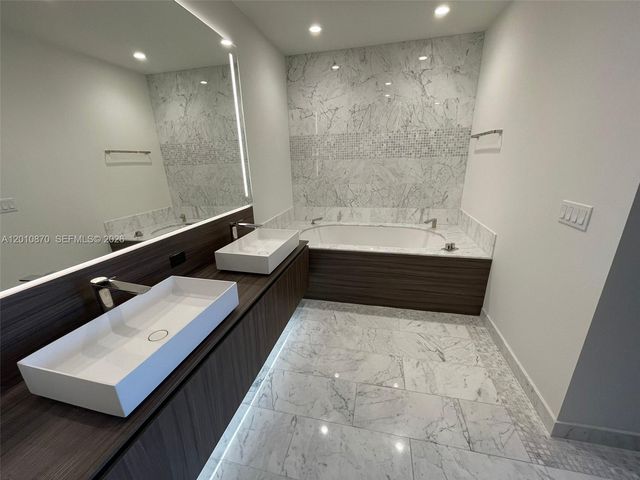 1000 Brickell Plaza 5908, Miami, FL 33131