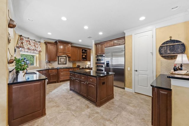 1319 Regal Shores Court, Kingwood, TX 77345