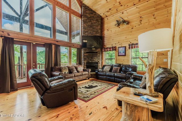 205 W Pinnacle Drive, Gatlinburg, TN 37738