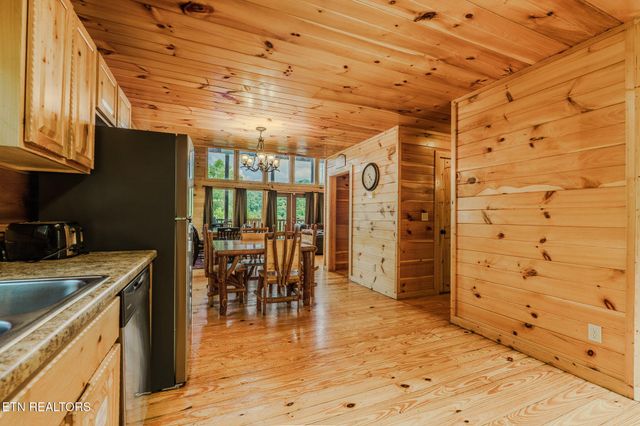 205 W Pinnacle Drive, Gatlinburg, TN 37738