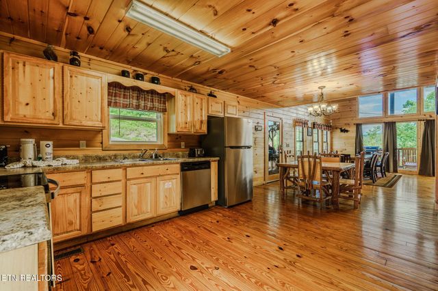205 W Pinnacle Drive, Gatlinburg, TN 37738