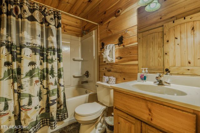 205 W Pinnacle Drive, Gatlinburg, TN 37738