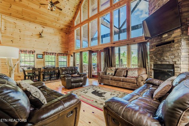 205 W Pinnacle Drive, Gatlinburg, TN 37738