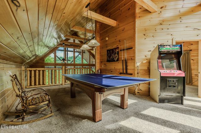205 W Pinnacle Drive, Gatlinburg, TN 37738