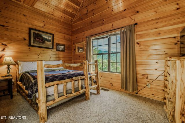 205 W Pinnacle Drive, Gatlinburg, TN 37738