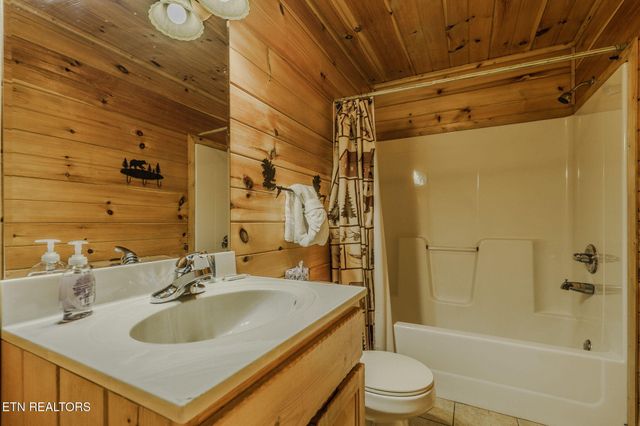 205 W Pinnacle Drive, Gatlinburg, TN 37738