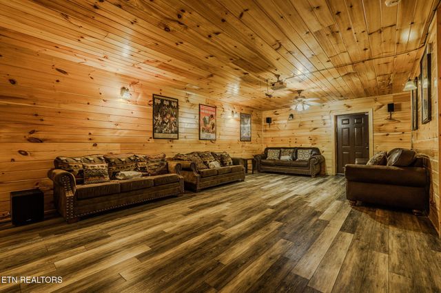 205 W Pinnacle Drive, Gatlinburg, TN 37738