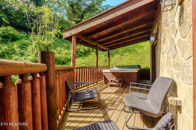 205 W Pinnacle Drive, Gatlinburg, TN 37738