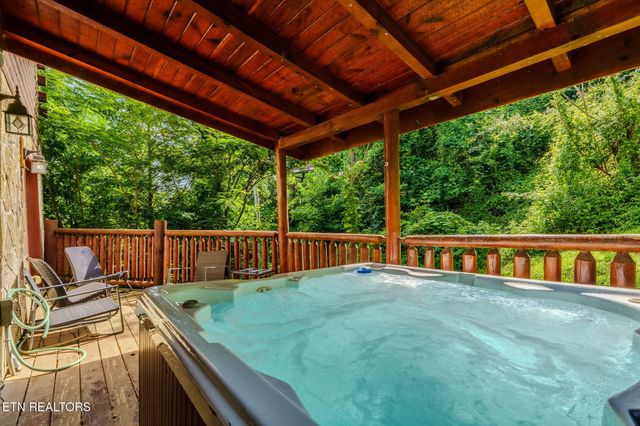 205 W Pinnacle Drive, Gatlinburg, TN 37738