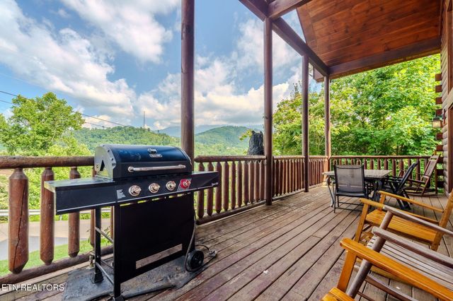 205 W Pinnacle Drive, Gatlinburg, TN 37738