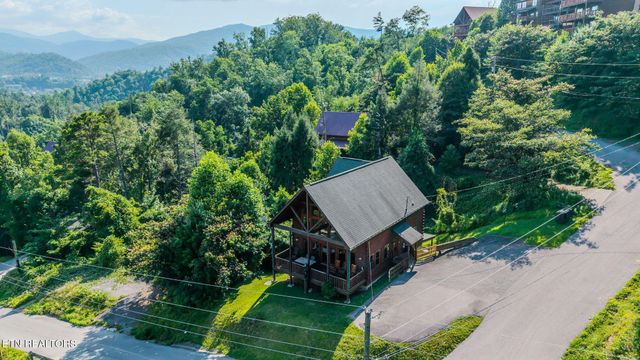 205 W Pinnacle Drive, Gatlinburg, TN 37738