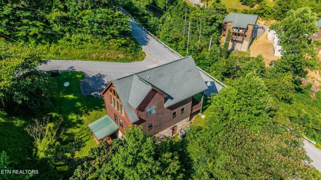 205 W Pinnacle Drive, Gatlinburg, TN 37738