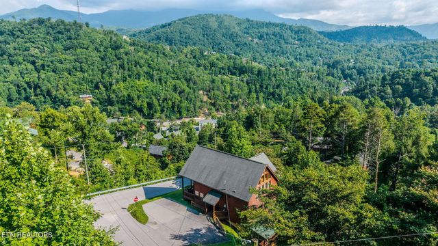 205 W Pinnacle Drive, Gatlinburg, TN 37738