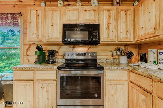 205 W Pinnacle Drive, Gatlinburg, TN 37738