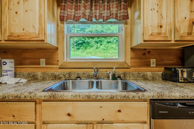 205 W Pinnacle Drive, Gatlinburg, TN 37738