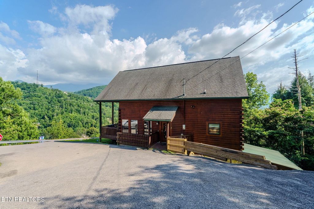 205 W Pinnacle Drive, Gatlinburg, TN 37738