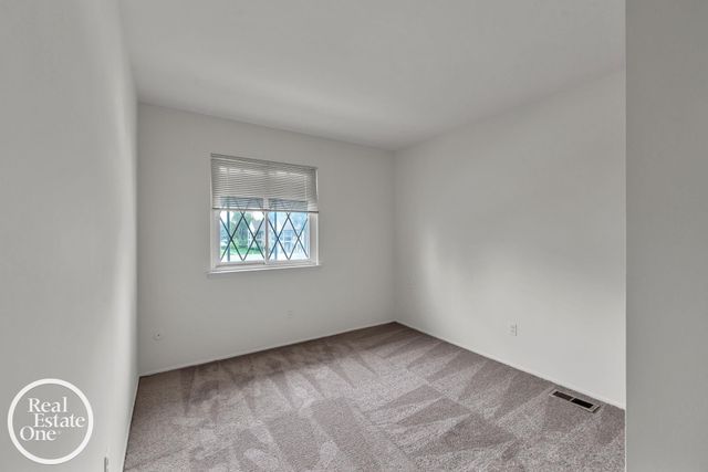 29225 Hayes Road, Warren, MI 48088