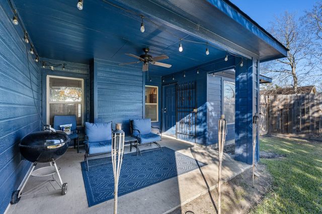 6318 Ezzard Charles Lane, Houston, TX 77091