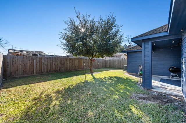 6318 Ezzard Charles Lane, Houston, TX 77091