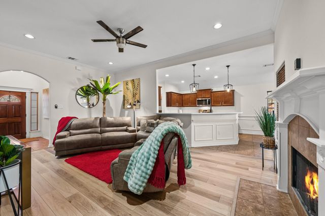 6318 Ezzard Charles Lane, Houston, TX 77091