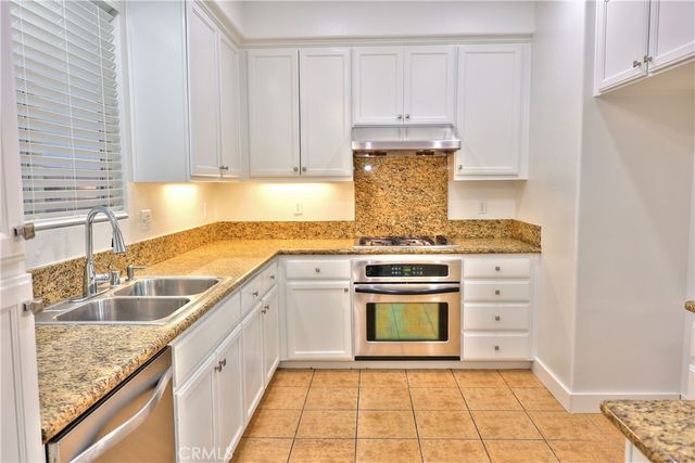 858 Calaveras, Corona, CA 92878