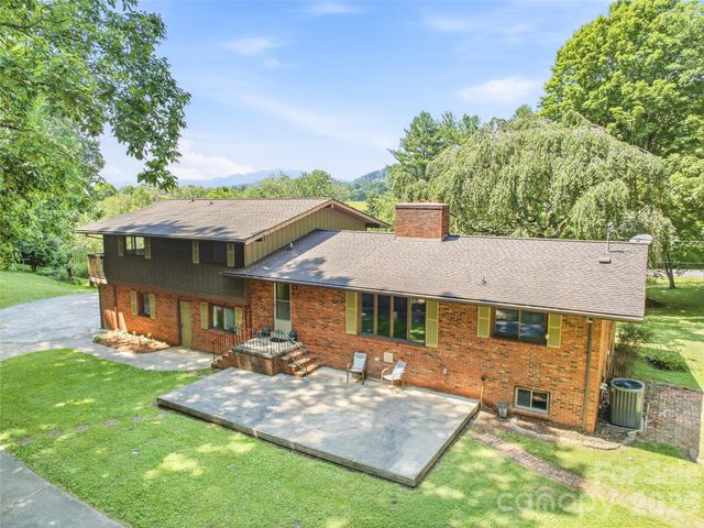 252 Big Stomp Road, Waynesville, NC 28786