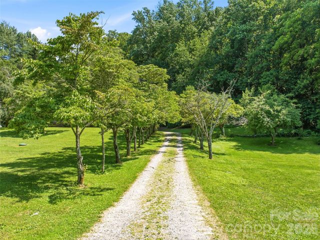 252 Big Stomp Road, Waynesville, NC 28786