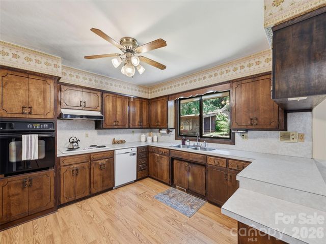 252 Big Stomp Road, Waynesville, NC 28786