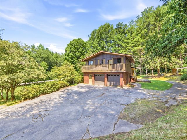 252 Big Stomp Road, Waynesville, NC 28786