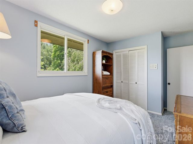 252 Big Stomp Road, Waynesville, NC 28786