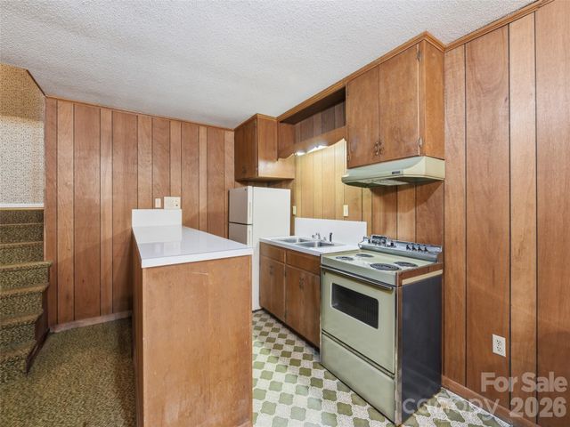 252 Big Stomp Road, Waynesville, NC 28786