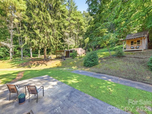 252 Big Stomp Road, Waynesville, NC 28786