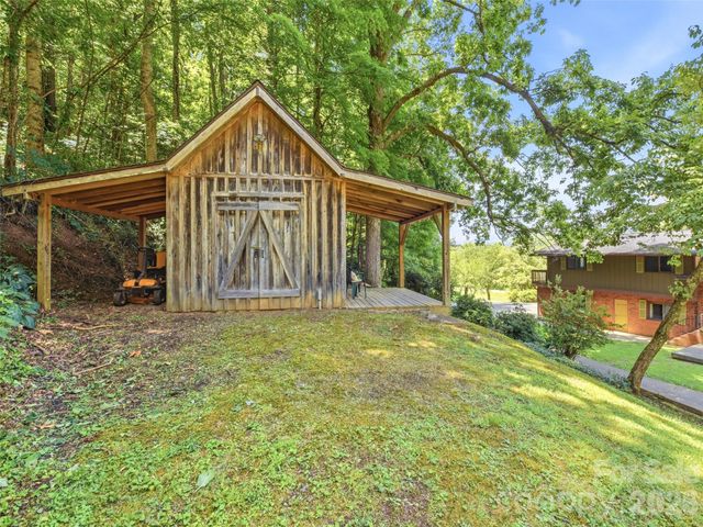 252 Big Stomp Road, Waynesville, NC 28786