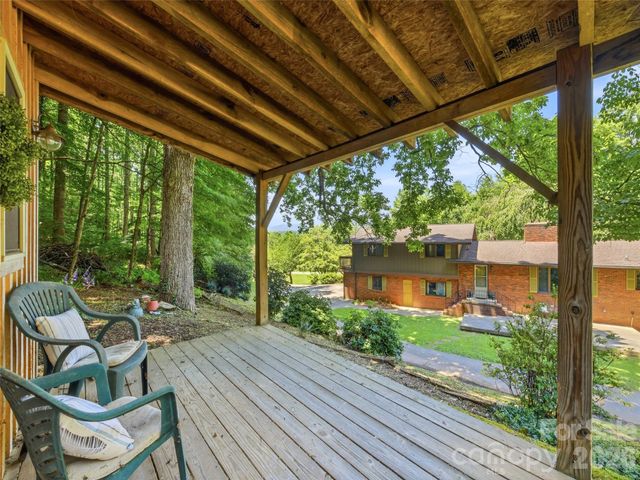 252 Big Stomp Road, Waynesville, NC 28786