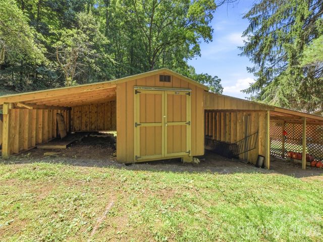 252 Big Stomp Road, Waynesville, NC 28786