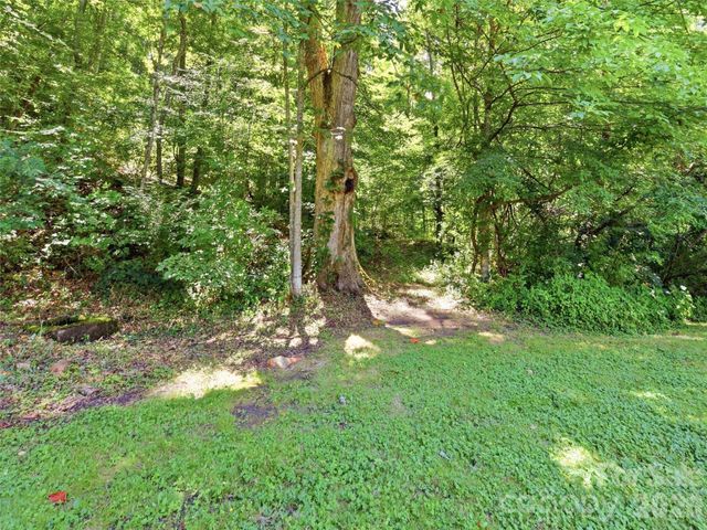 252 Big Stomp Road, Waynesville, NC 28786