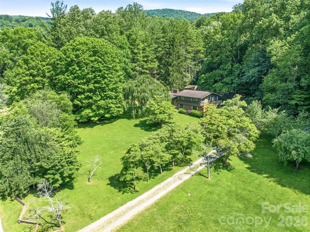 252 Big Stomp Road, Waynesville, NC 28786