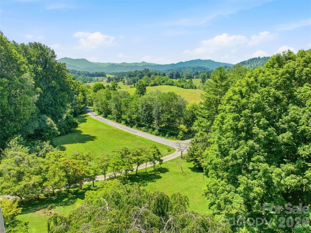 252 Big Stomp Road, Waynesville, NC 28786