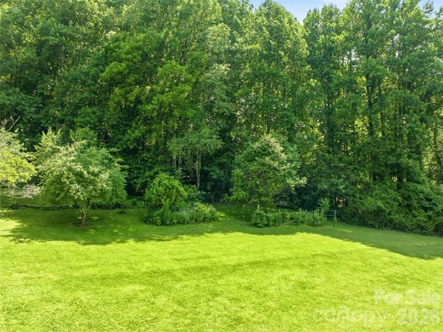 252 Big Stomp Road, Waynesville, NC 28786