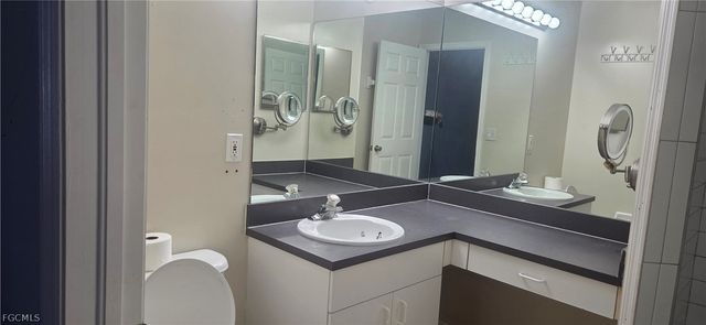 901 SW 11TH PL, Cape Coral, FL 33991