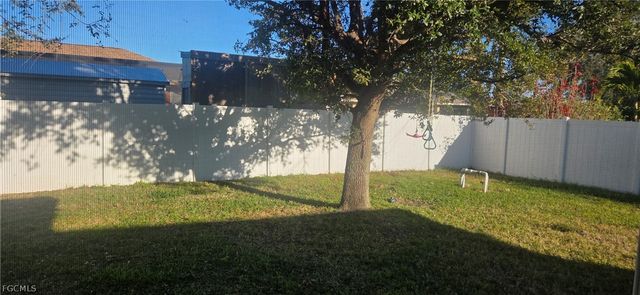 901 SW 11TH PL, Cape Coral, FL 33991