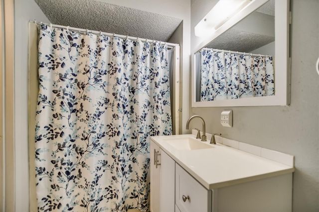 304 Lea LN, Wimberley, TX 78676
