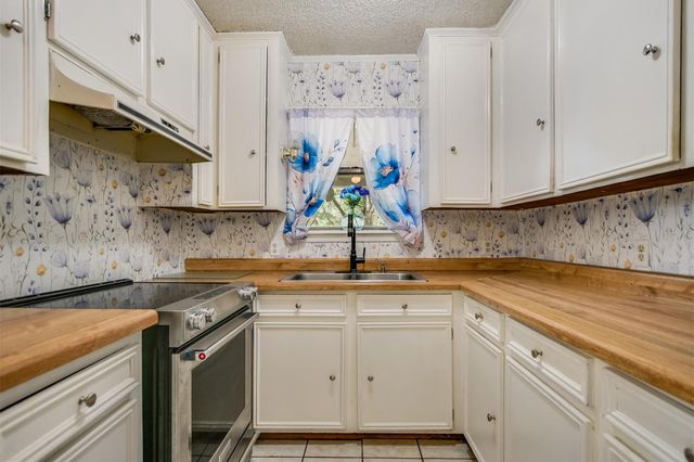 304 Lea LN, Wimberley, TX 78676