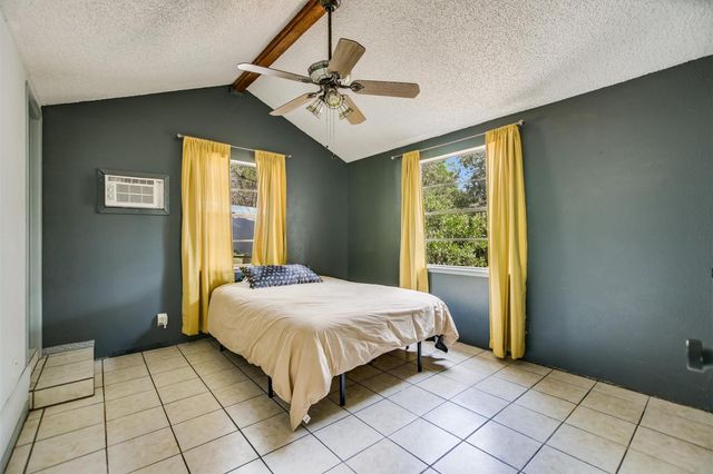 304 Lea LN, Wimberley, TX 78676